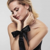 Черные ленты для связывания SILKY SENSUAL HANDCUFFS - Bijoux Indiscrets - купить с доставкой в Королеве