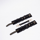 Черный кожаные оковы с узорами и золотистой фурнитурой - Crazy Handmade - купить с доставкой в Королеве