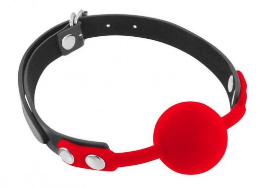 Красный кляп-шарик на черных ремешках - Fetish Tentation - купить с доставкой в Королеве