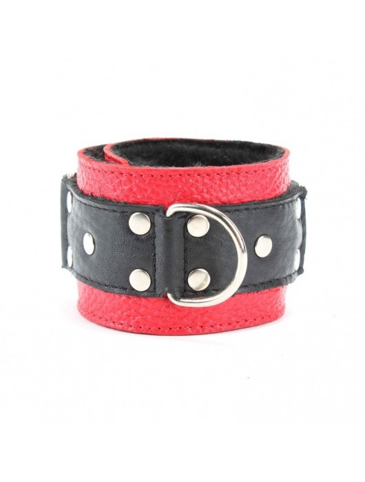 Красно-чёрные кожаные наручники с меховым подкладом - БДСМ Арсенал - купить с доставкой в Королеве