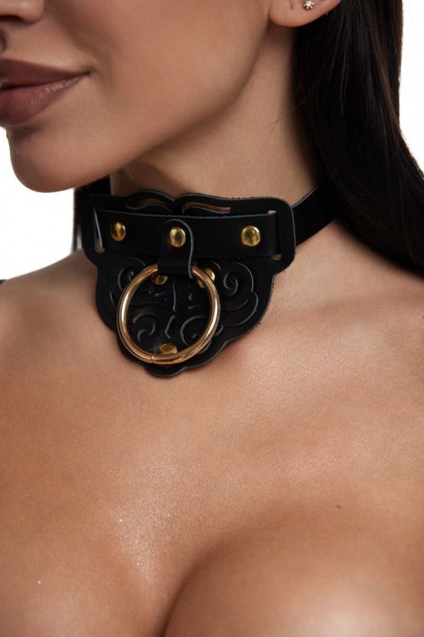 Черный фигурный кожаный ошейник с золотистой фурнитурой - Crazy Handmade - купить с доставкой в Королеве